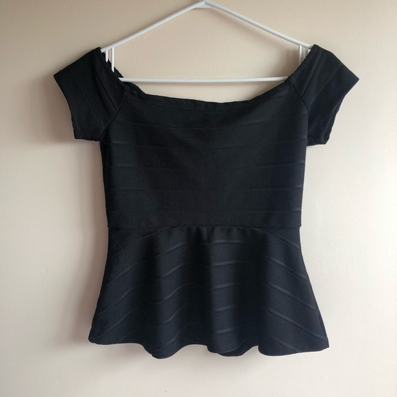 GUESS Off The Shoulder Peplum Top - Picture 2 of 2